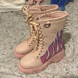 Must go! Azalea Wang boots 8.5